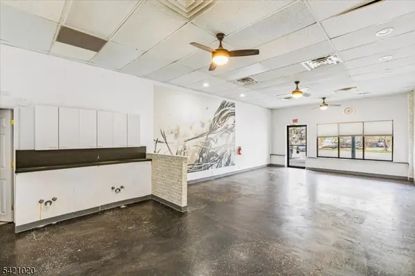 50 Hopatchung Rd, Hopatcong Boro, NJ 07843