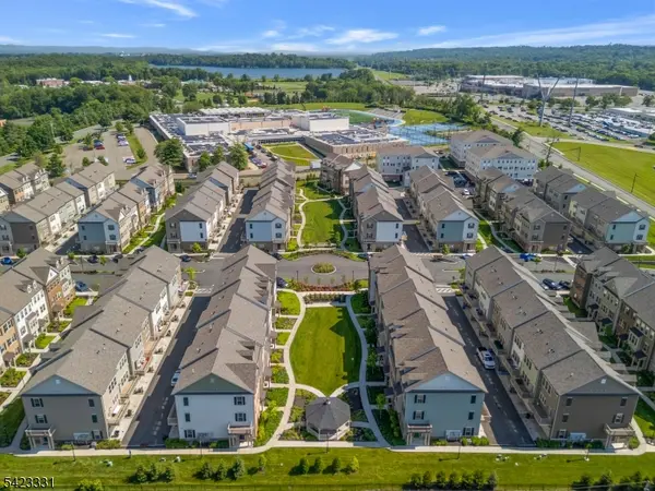 17 Gala Ct, Livingston Twp., NJ 07039