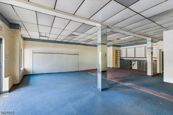 50 Hopatchung Rd, Hopatcong Boro, NJ 07843