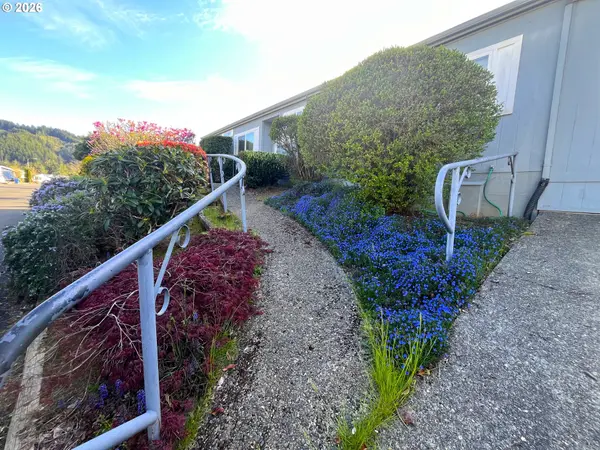 100 RIVER BEND RD #23, Reedsport, OR 97467