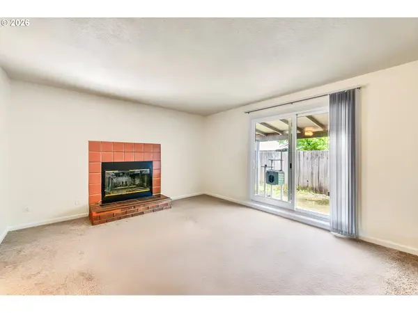 1390 R ST, Springfield, OR 97477