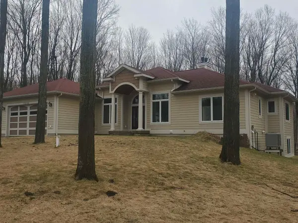 2594 Blue Meadow DR, Long Lake Twp, MI 49685