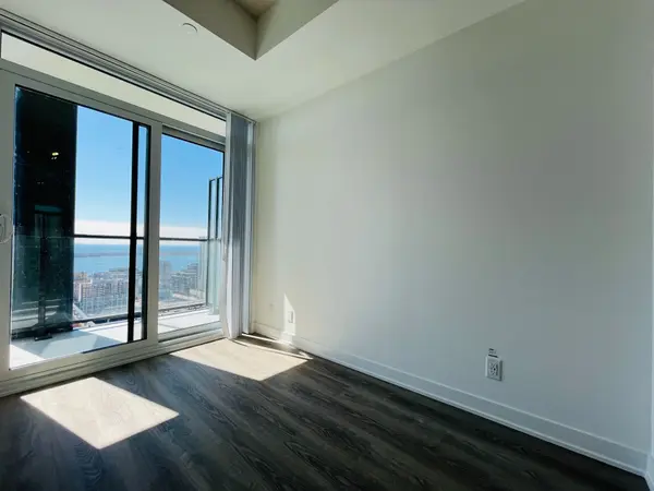 180 Front ST E #4009, Toronto C08, ON M5A 0A9