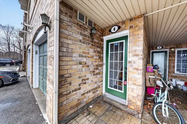 42 Pinery TRL #4, Toronto E11, ON M1B 6H9