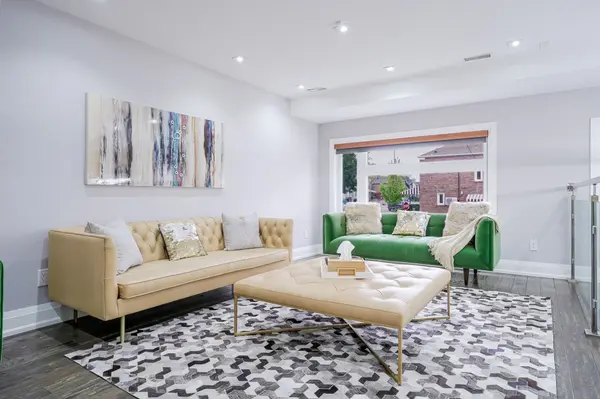 1A Roblin AVE, Toronto E03, ON M4C 3P7