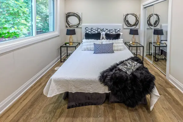 56 Millard AVE, Newmarket, ON L3Y 1Y8