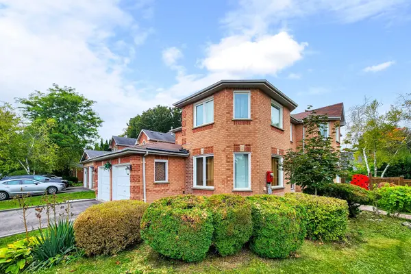 98 Charing CRES, Aurora, ON L4G 6P5