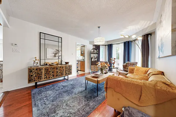 98 Charing CRES, Aurora, ON L4G 6P5