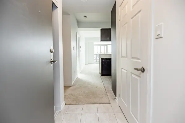 50 Sky Harbour DR #407, Brampton, ON L6Y 6B8