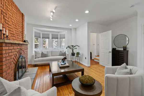 82 Fifth ST, Toronto W06, ON M8V 2Z3