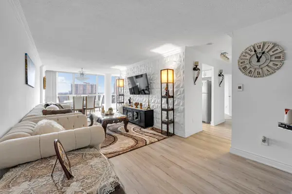 1 Rowntree RD #806, Toronto W10, ON M9V 5G7