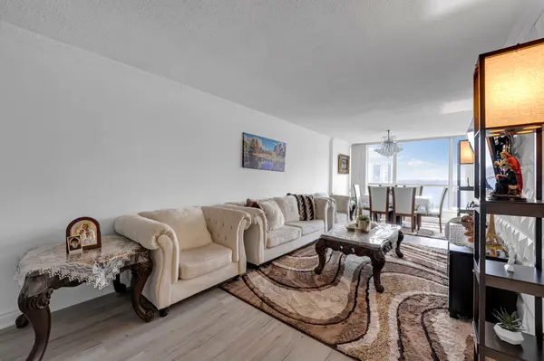 1 Rowntree RD #806, Toronto W10, ON M9V 5G7