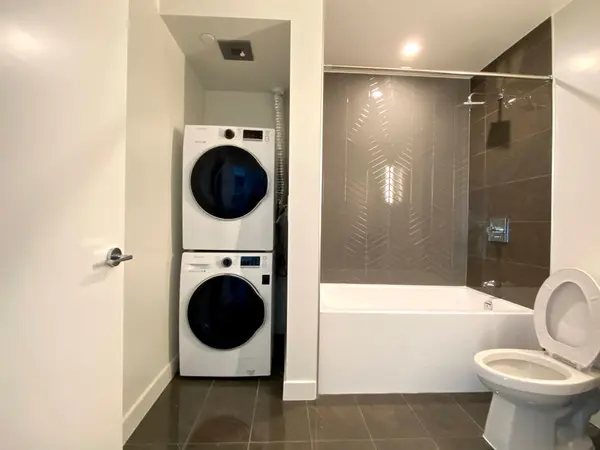 10 De Boers DR #814, Toronto W05, ON M3J 0G5