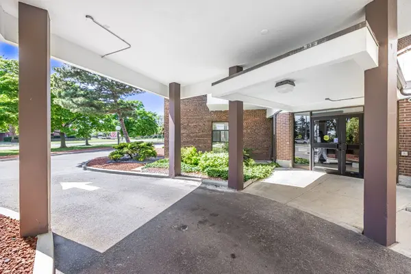 3025 Queen Frederica DR #1007, Mississauga, ON L4Y 3A1