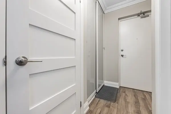 3025 Queen Frederica DR #1007, Mississauga, ON L4Y 3A1