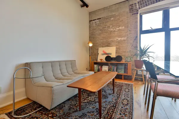 363 Sorauren AVE #407, Toronto W01, ON M6R 3C1