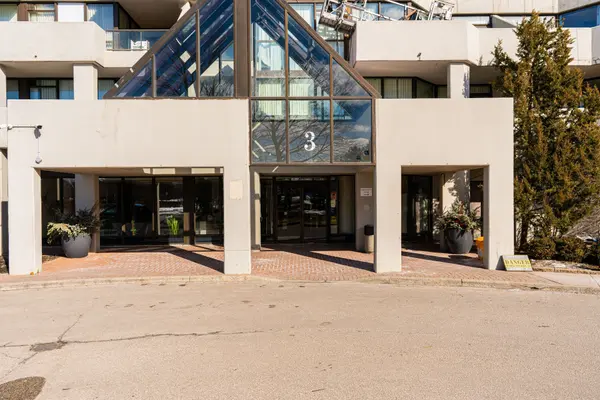 3 Rowntree RD #1906, Toronto W10, ON M9V 5G8