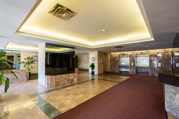 3 Rowntree RD #1906, Toronto W10, ON M9V 5G8