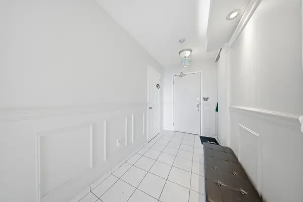 3 Rowntree RD #1906, Toronto W10, ON M9V 5G8