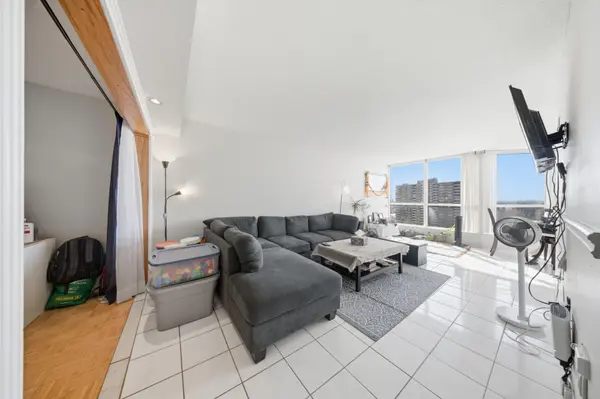 3 Rowntree RD #1906, Toronto W10, ON M9V 5G8