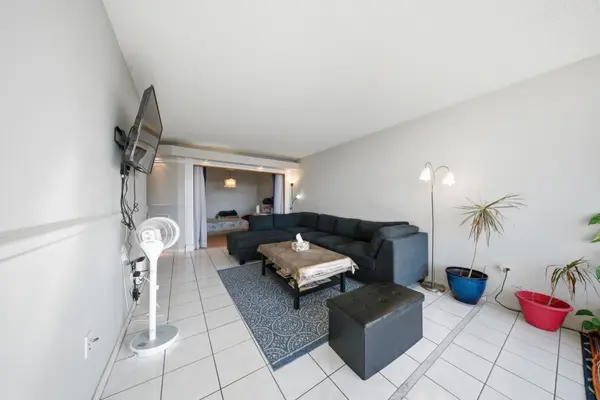 3 Rowntree RD #1906, Toronto W10, ON M9V 5G8