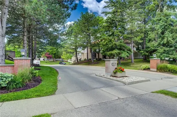 493 Beechwood DR #4, Waterloo, ON N2T 1H8