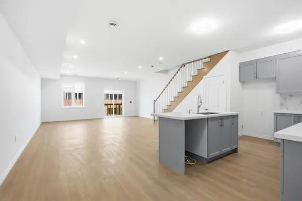 2 Slessor BLVD #12, Grimsby, ON L3M 5J4