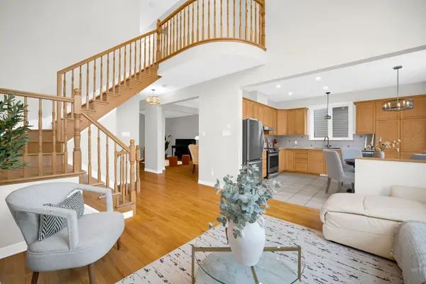 27 Knowlton DR, Barrhaven, ON K2G 6P1