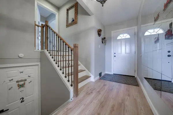 23 Taymall ST, Hamilton, ON L8W 1Z7