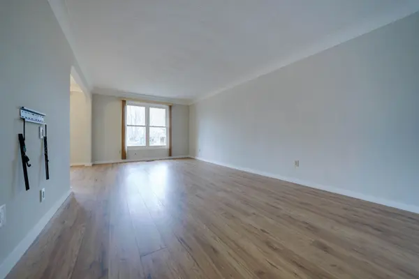 23 Taymall ST, Hamilton, ON L8W 1Z7