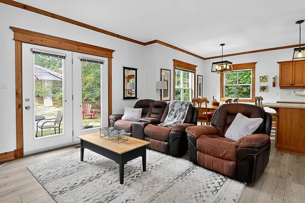 184 Snowbridge WAY #101, Blue Mountains, ON L9Y 0V1