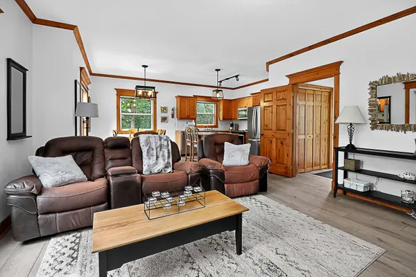 184 Snowbridge WAY #101, Blue Mountains, ON L9Y 0V1