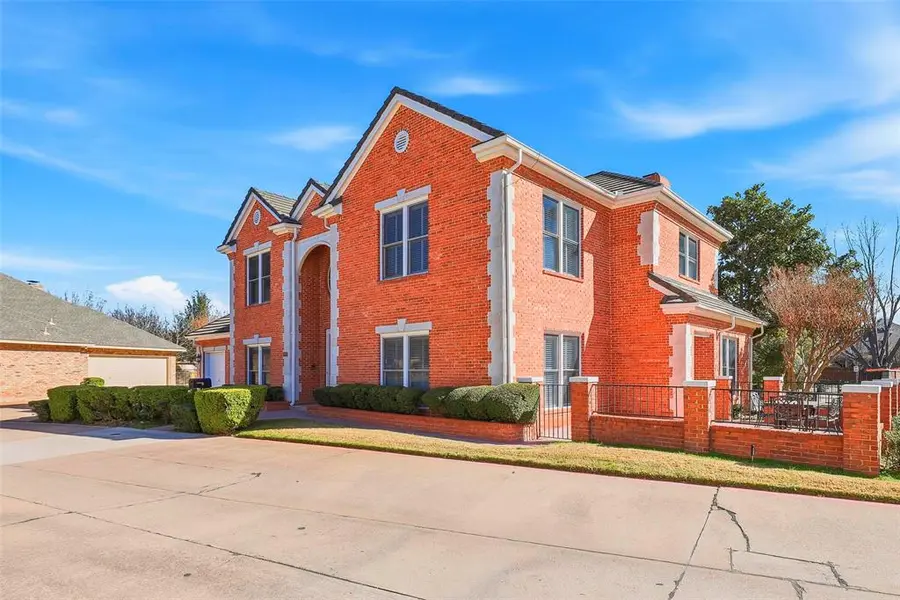 5949 River Bend Drive, Benbrook, TX 76132