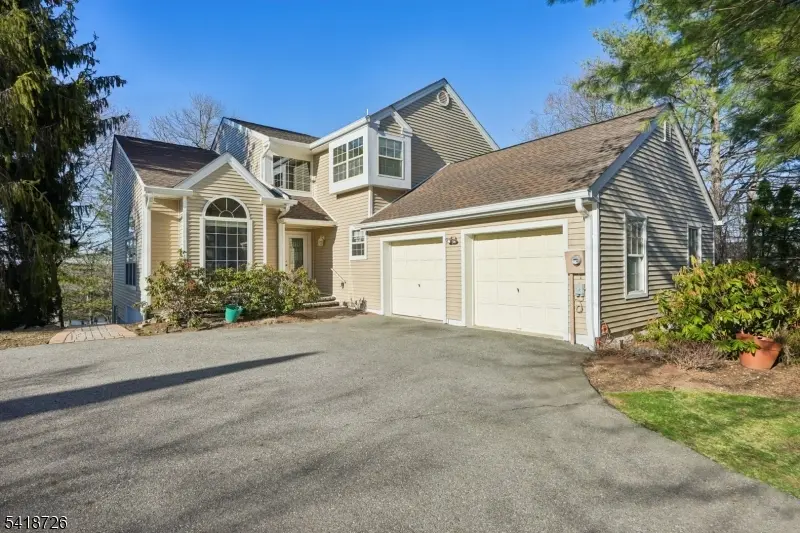 15 Ryan Ln, Lincoln Park Boro, NJ 07035