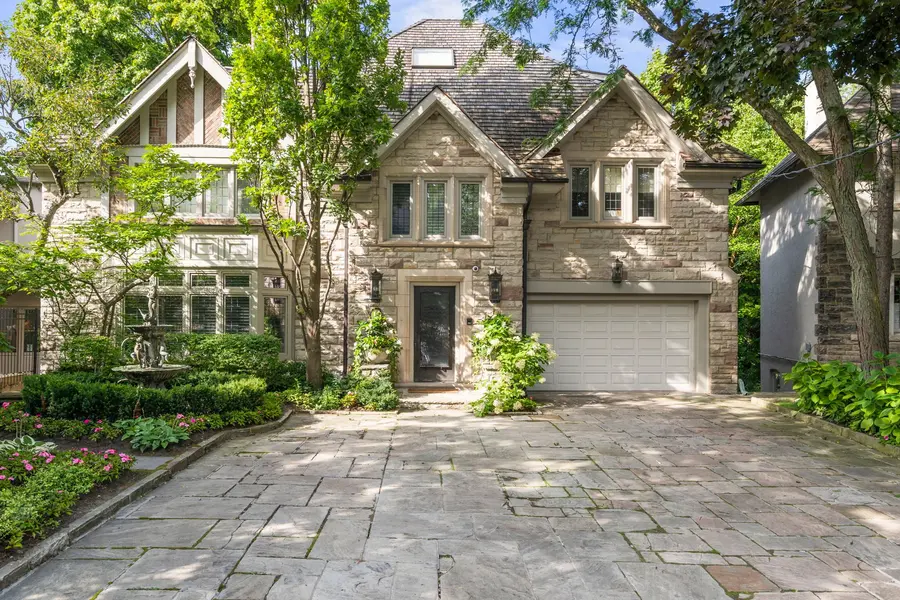 11 Ormsby CRES, Toronto C03, ON M5P 2V2