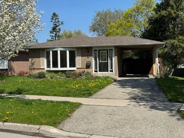 8 Devins DR #Main Floor, Aurora, ON L4G 2Z1