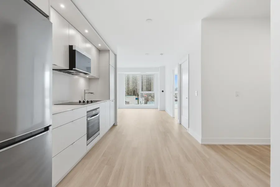 25 Cordova AVE #416, Toronto W08, ON M9A 0E5