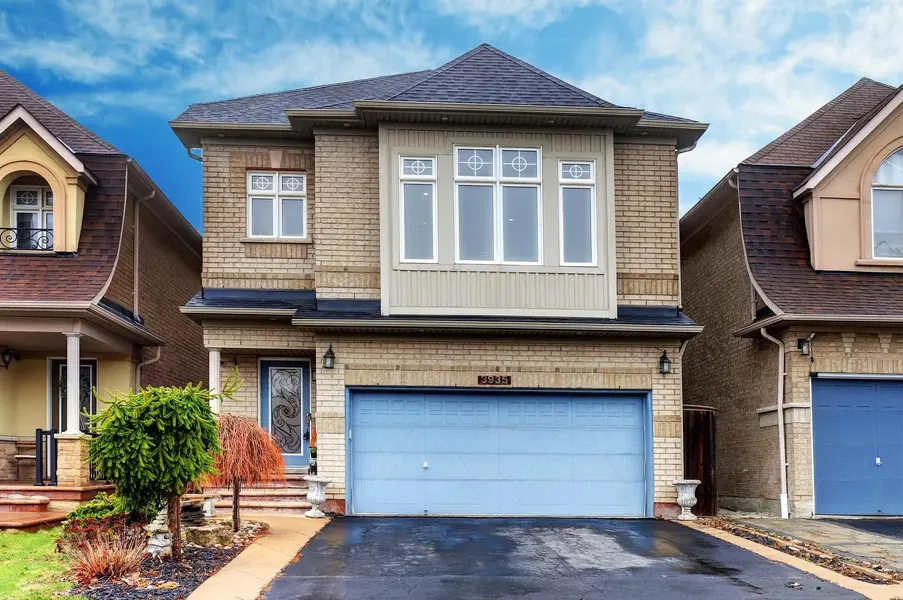 3935 Candlelight DR, Mississauga, ON L5M 8B3