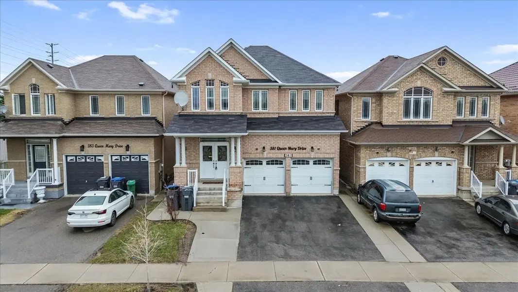 381 Queen Mary DR, Brampton, ON L7A 3T1