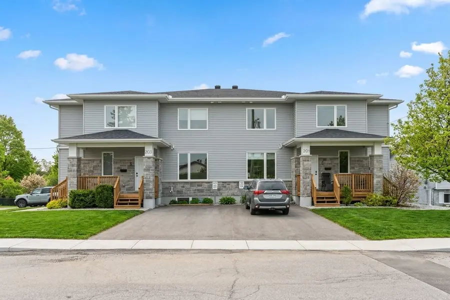 201 Teskey ST #B, Mississippi Mills, ON K0A 1A0