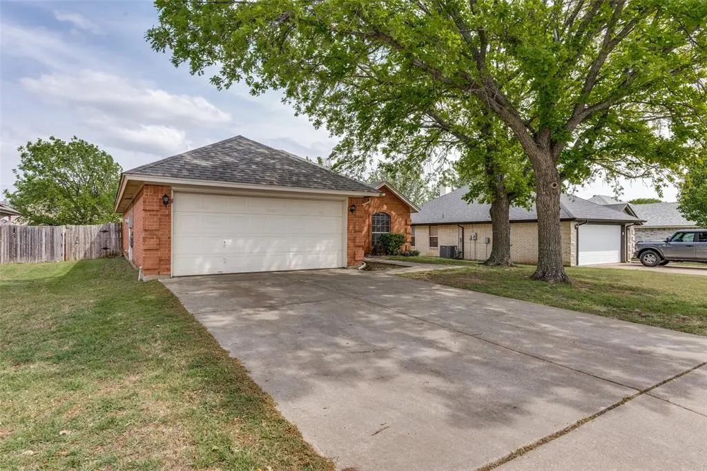 113 Saint James Court, Rhome, TX 76078