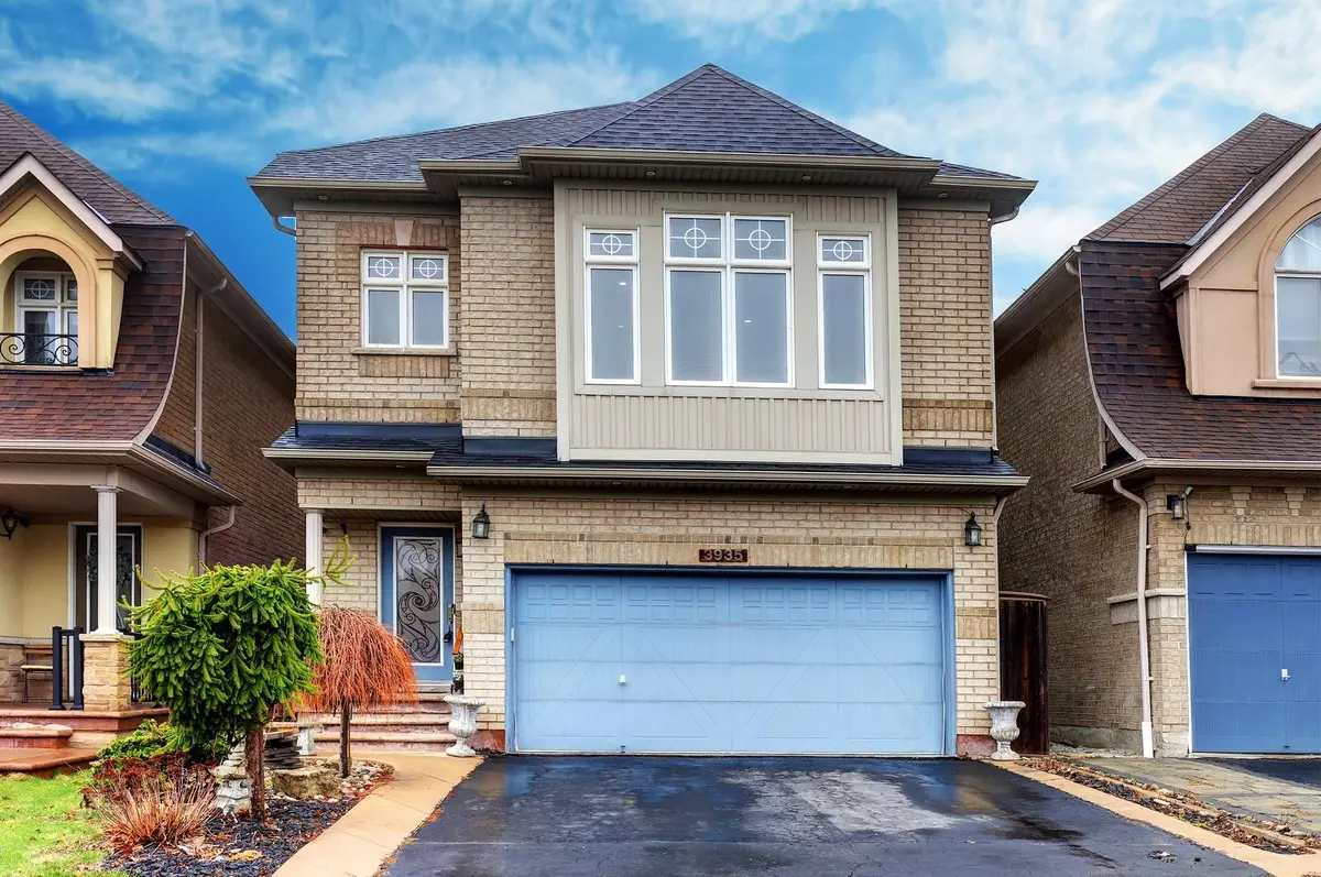 3935 Candlelight DR, Mississauga, ON L5M 8B3