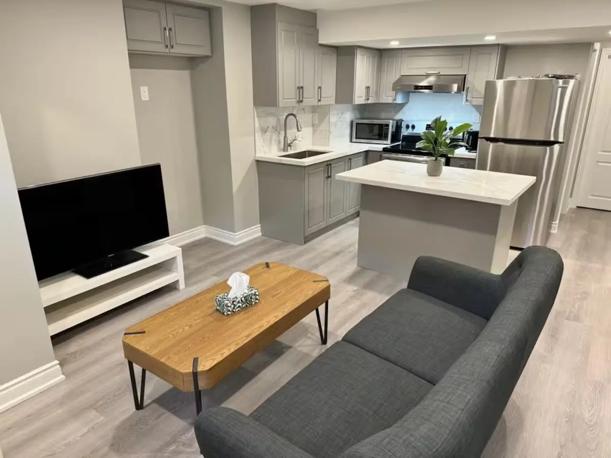 210 Zachary CRES #BSMNT, Oakville, ON L6H 0W2