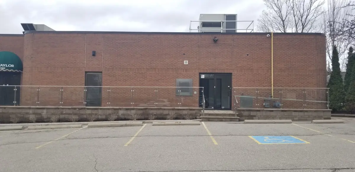 60 Lakeshore RD W #1, Oakville, ON L6K 1E1