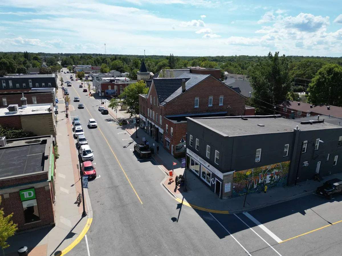 205 Muskoka Road South RD, Gravenhurst, ON P1P 1H6