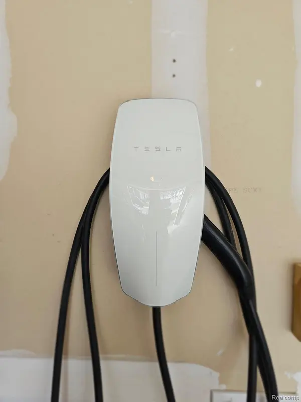 676 N Peppermint DR N #47, Rochester Hills, MI 48307