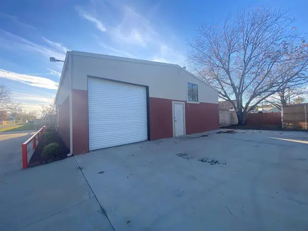 621 Cow Alley Avenue, Waxahachie, TX 75165