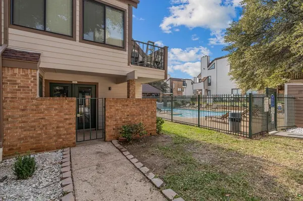 2310 Bamboo Drive #J106, Arlington, TX 76006