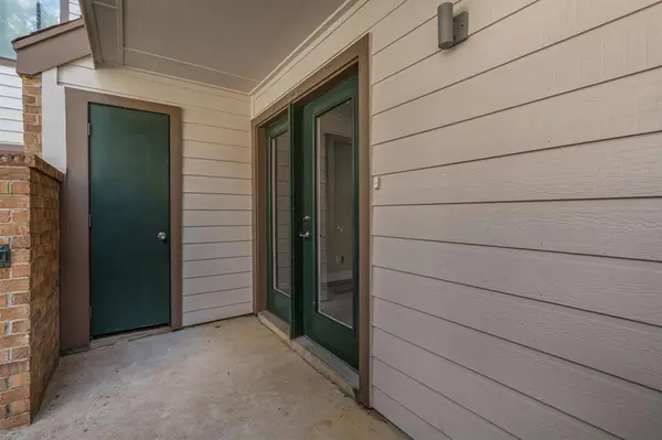 2310 Bamboo Drive #J106, Arlington, TX 76006