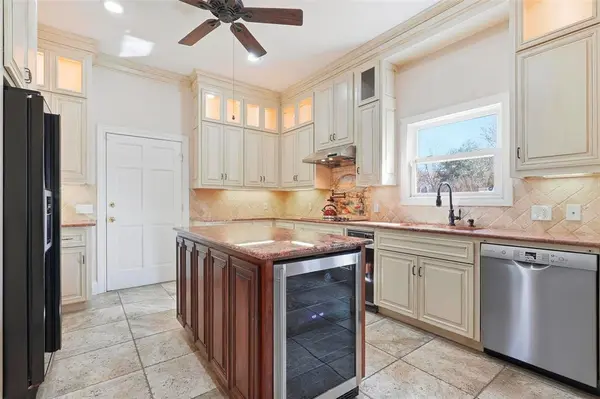 5949 River Bend Drive, Benbrook, TX 76132